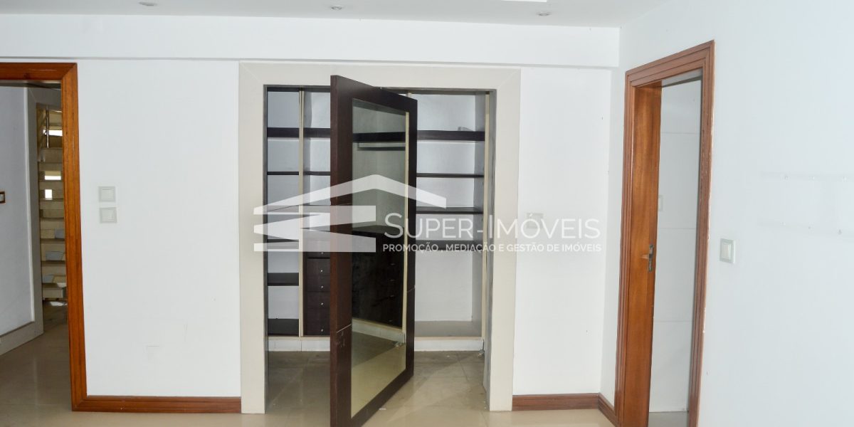 MORADIA T4 - ALVALADE