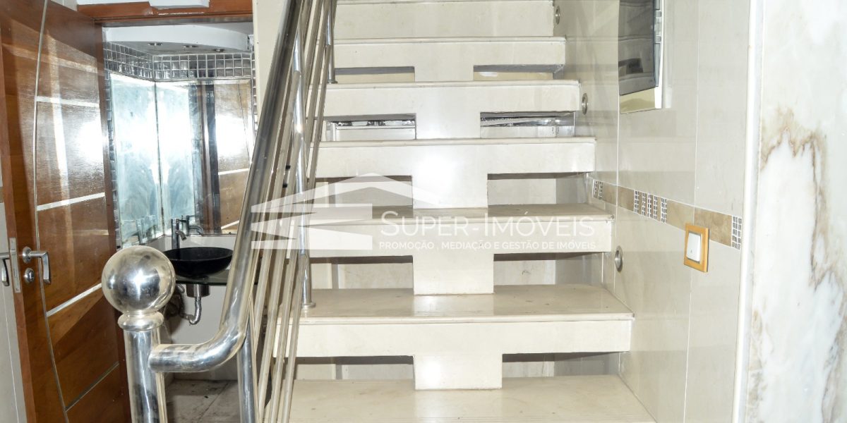 MORADIA T4 - ALVALADE