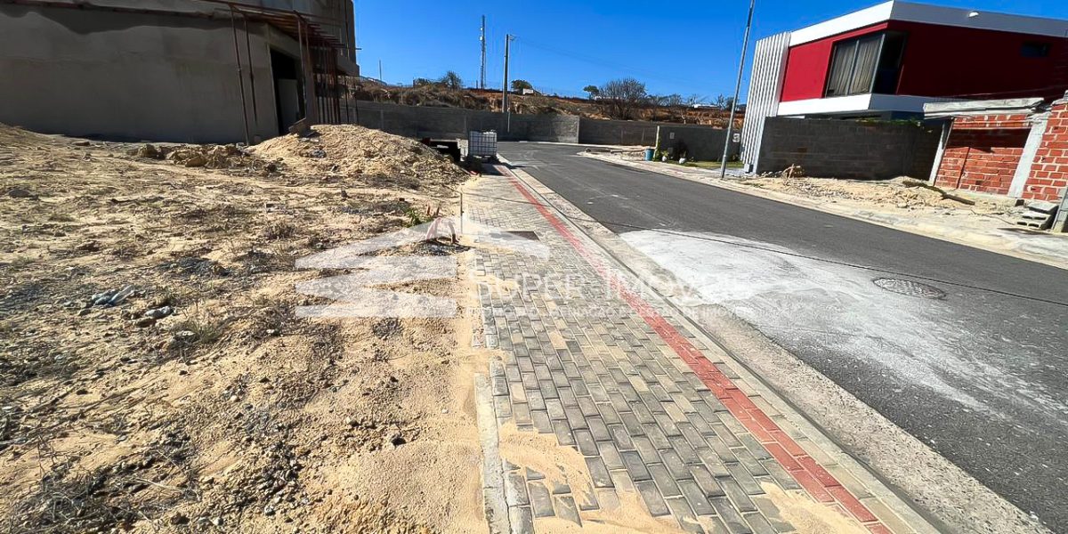 TERRENO COM 243M2 - BENFICA