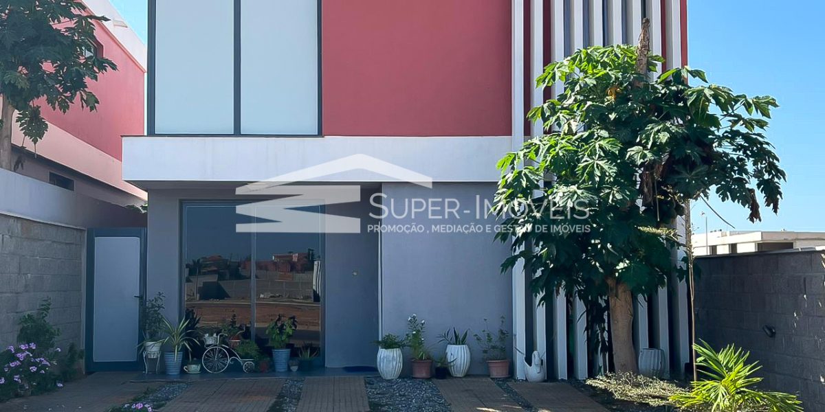 TERRENO COM 243M2 - BENFICA