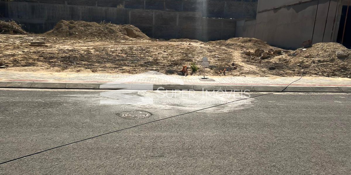 TERRENO COM 243M2 - BENFICA