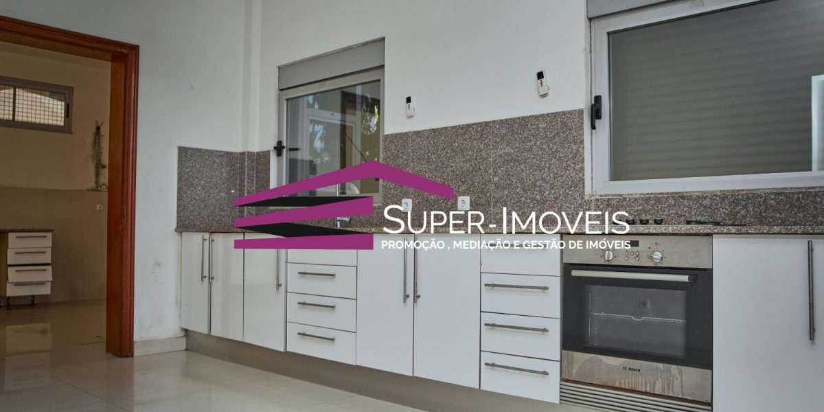 PRÉDIO GEMINADO DE 2 ANDARES - BENFICA