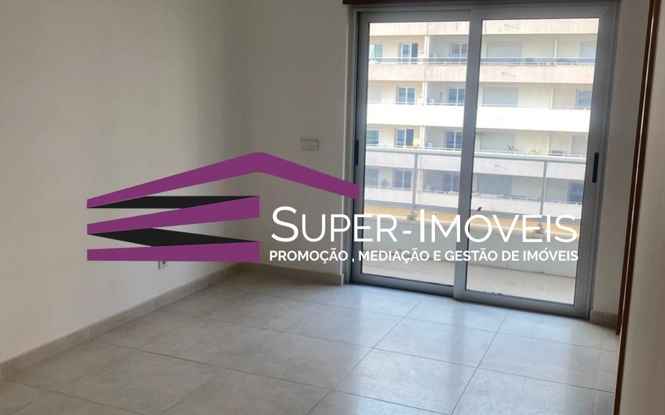 APARTAMENTO T3 - CONDOMÍNIO ROSALINDA